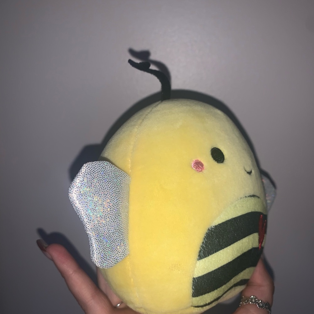 Bee squishmallow - Picture 2 of 3